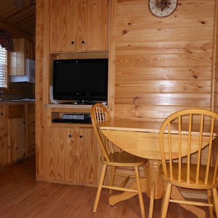 Oakzanita Springs Camping Resort Cabin 1 Descanso Exterior photo